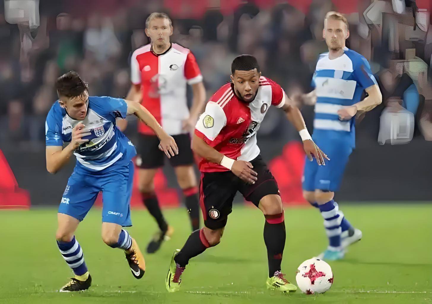 球员庆祝胜 球员庆祝胜